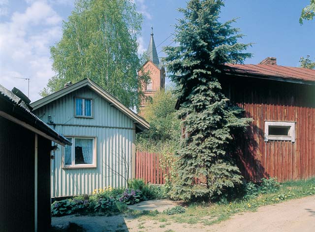 Hauhon kirkonkylän tiivis asutus kirkon vieressä. Soile Tirilä 2000