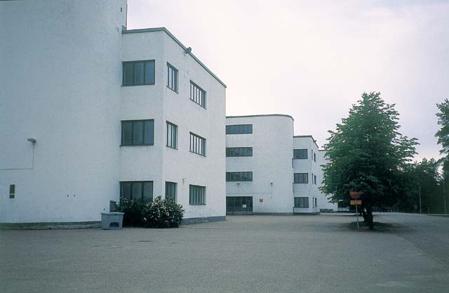 Niinisalon kasarmialue, lamellikasarmi. Anne Mäkinen 1996