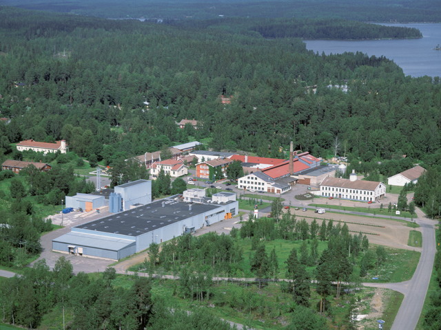 Nuutajärven lasitehtaan alue. Hannu Vallas 1998
