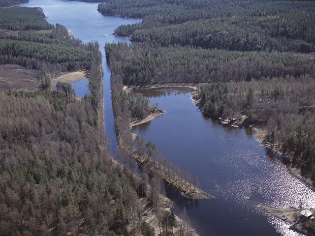 Kukonharjun kanava Ruokolahden ja Puumalan rajalla. Hannu Vallas 2003
