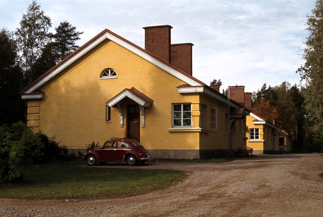 Imatran Voiman asuinalueen klassistisia asuinrakennuksia. Elias Härö 1981