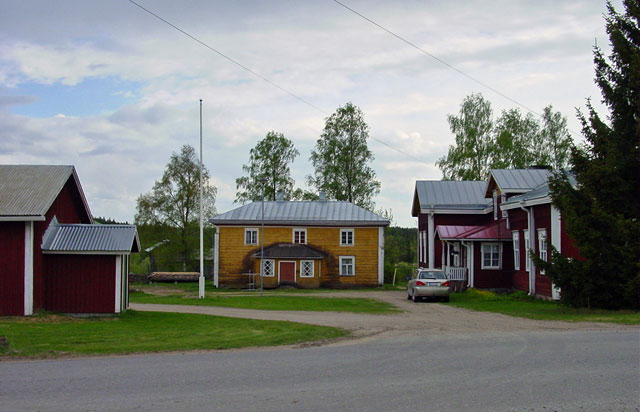 Soininkylän pihapiirejä. Minna Pesu 2006