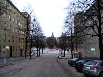 Näkymä Mariankadun seremonia-akselilta Ristinkirkolta kaupungintalolle. Henrik Wager 2005