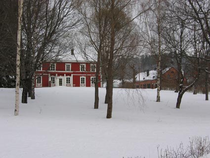 Seestan kartanon puistoa ja siipirakennus. Henrik Wager 2004