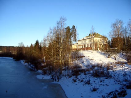 Tönnön koulu sillalta nähntynä Henrik Wager 2004