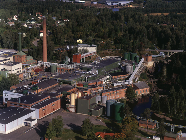 Kyröskosken teollisuusaluetta. Hannu Vallas 1995