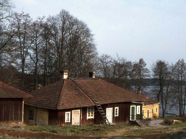 Björkbodan ruukin työväenasuinrakennuksia, ns. Mämmrivan. Teresia Ijäs 1980