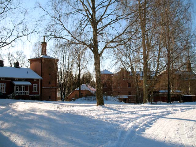 Viralan kartanon viinatehtaan rakennuksia. Kaija Kiiveri-Hakkarainen 2006