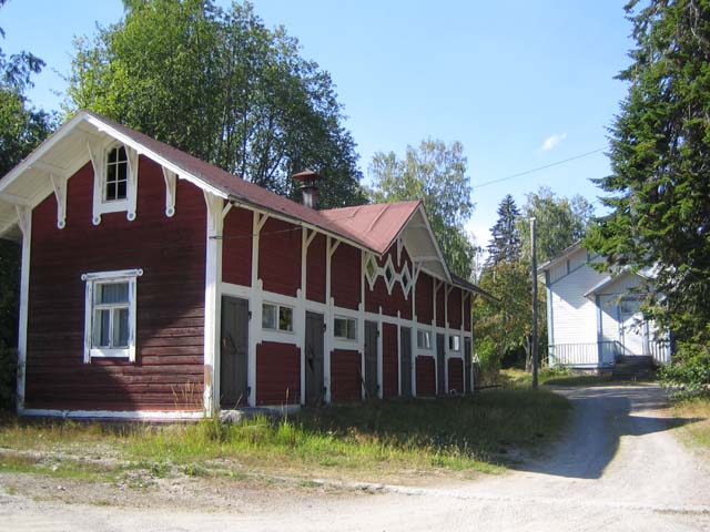 Myllymäen rautatieaseman rakennuksia Ähtärissä. Johanna Forsius 2006