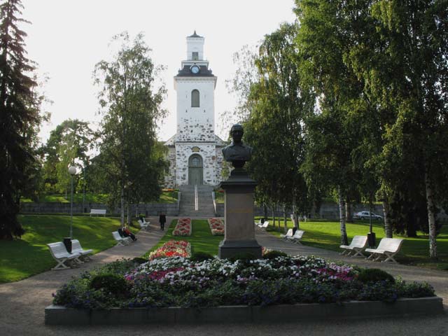 Snellmanin patsas ja puisto sekä Kuopion tuomiokirkko. Soile Tirilä 2006