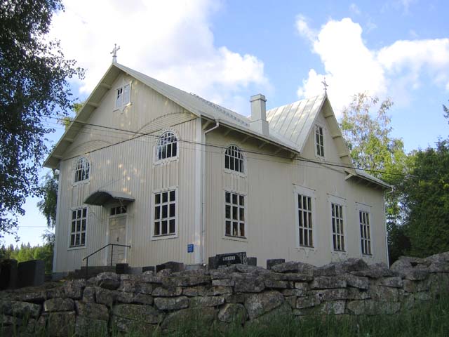 Karjalankylän rukoushuone sijaitsee 1600-luvulta periytyvällä kirkon paikalla. Johanna Forsius 2007