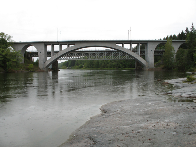Kymijoen ylittävät Korian sillat. Soile Tirilä 2006