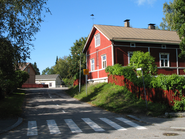 Asutusta Revonkadulla Mikkelin Emolassa. Soile Tirilä 2006