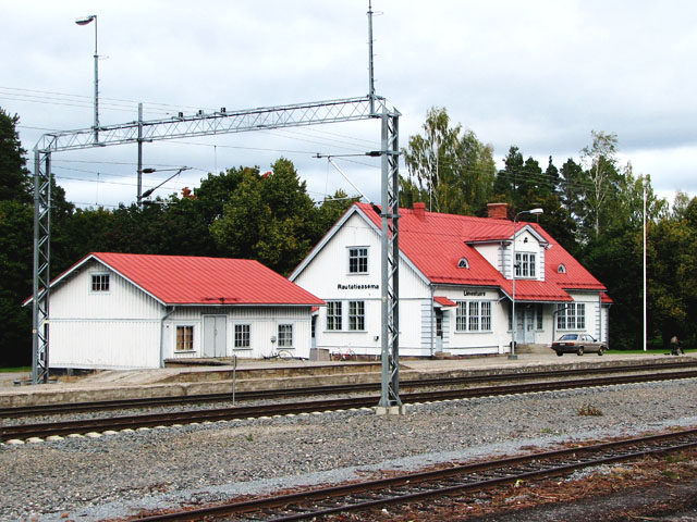 Lievestuoreen rautatieasema ja tavaramakasiini. Jari Heiskanen 2007
