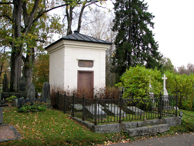 Brusin-suvun hautakappeli  Vanajan kirkon hautausmaalla. Jari Heiskanen 2007