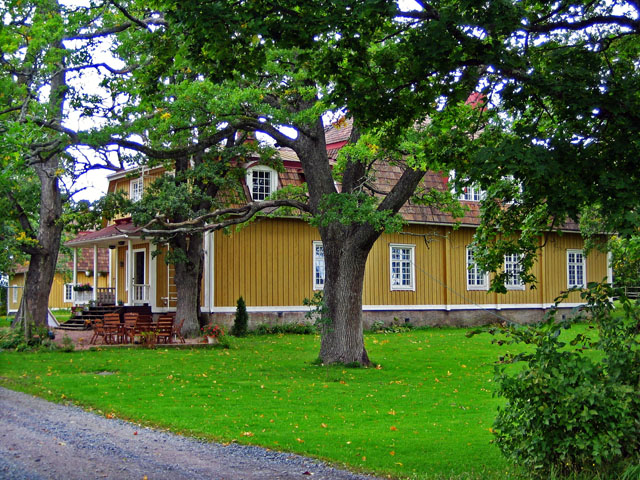 Näsen kartanon itäinen sivurakennus. Johanna Forsius 2007