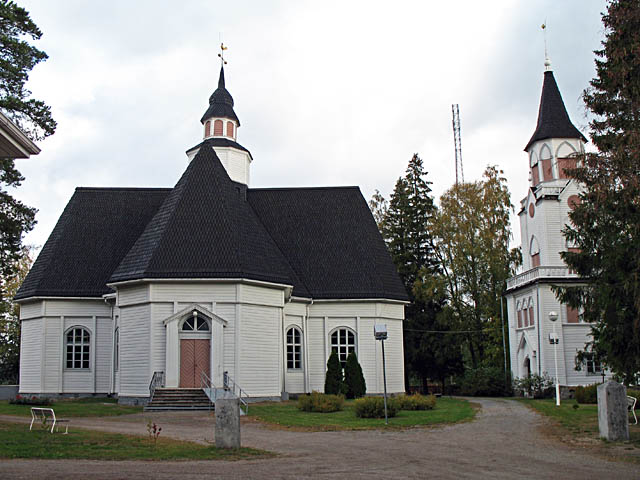 Ylihärmän kirkko ja tapuli. Maria Kurtén 2006