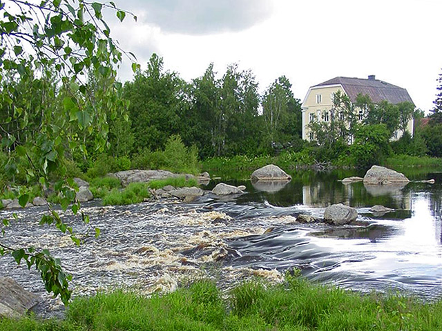 Kyröjoen Kolkkilankosken rantaan rakennettu Kolkin kartano Vähäkyrössä. Timo Kantonen 2005