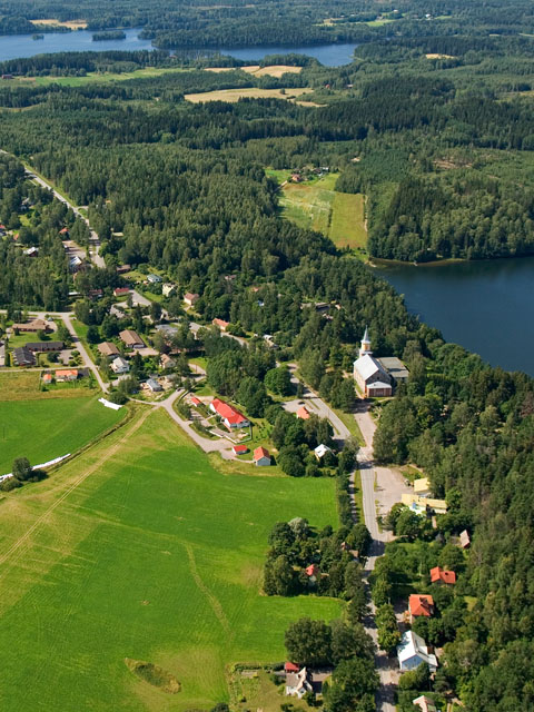 Karjalohjan kirkonkylä. Hannu Vallas 2007