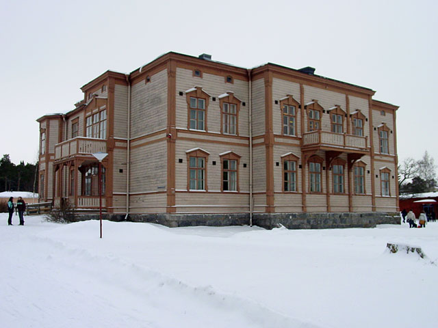 Seminaarin päärakennus. Margaretha Ehrström 2008