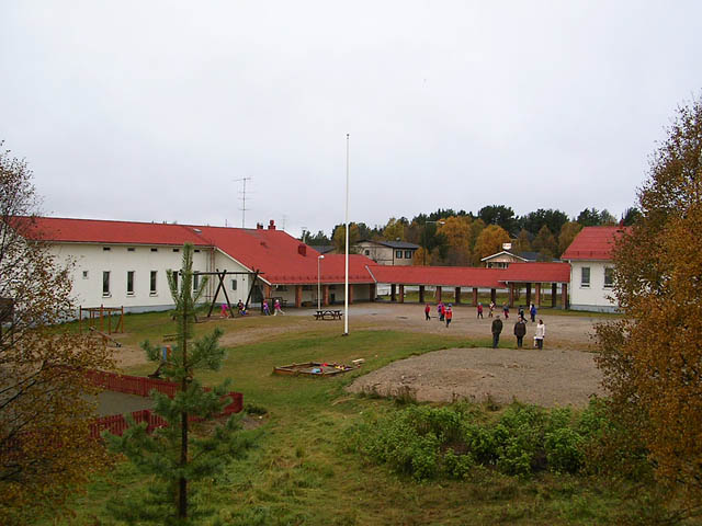 Hetan koulu. Lapin kulttuuriympäristöt tutuksi -hanke 2004