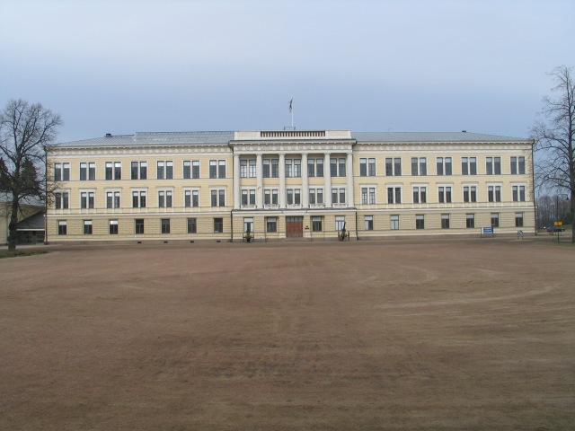 Haminan keisarillisen kadettikoulun päärakennus, myöhemmin Reserviupseerikoulu. Ilkka Kaskinen 