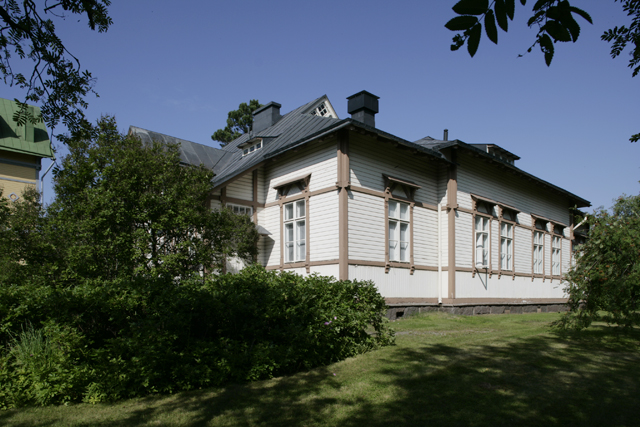 Raahen seminaarin asuinrakennus. Soile Tirilä 