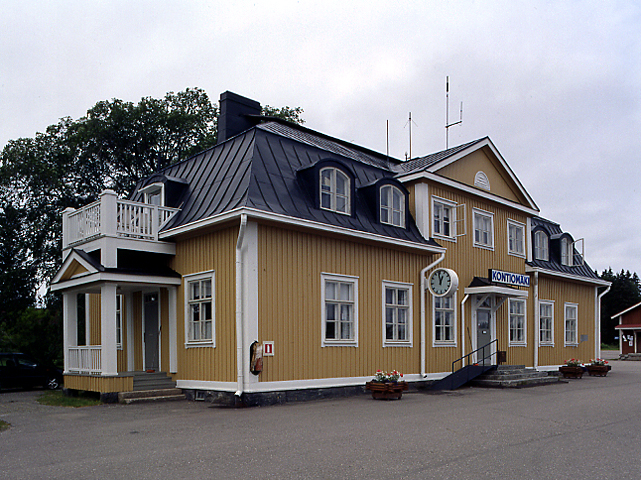 Kontiomäen asemarakennus. Tirilä Soile 2000
