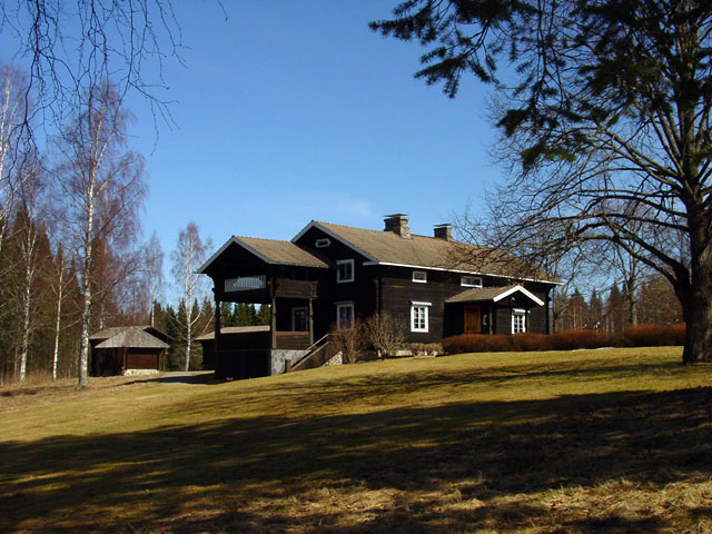 Huhkojärven tilan päärakennus. Helinä Koskinen 2005