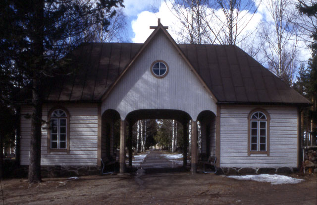 Anttolan hautausmaan porttirakennus. Martti Jokinen 1997