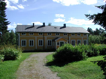 Vanha Koskipään päärakennus lännestä. Henrik Wager 2004
