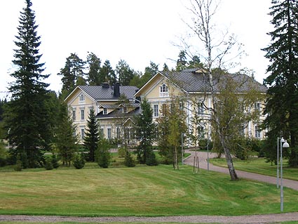 Toivonojan kartanon päärakennus etelästä Henrik Wager 2004