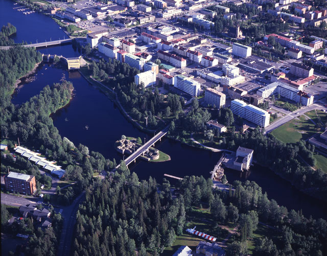 Kajaaninjoen varsi ja Kajaanin keskusta. Hannu Vallas 1997