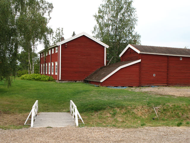 Hämes-Havusen umpipihaa rajaavia rakennuksia. Johanna Forsius 2006