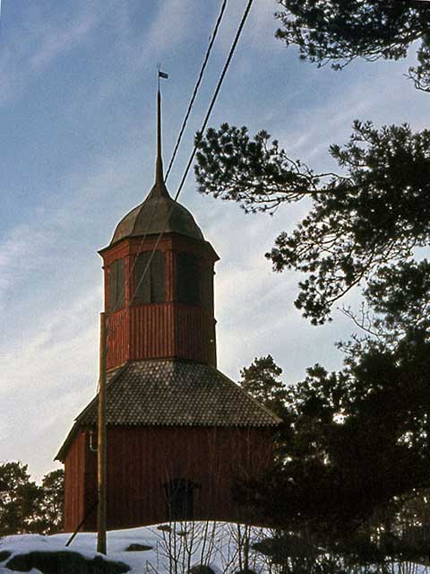 Nauvon kirkon tapuli. Lasse Laaksonen 1972