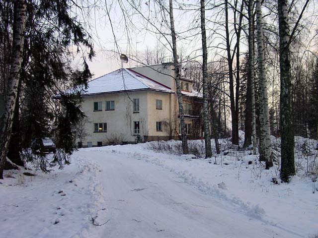 Kirjaslinna Säteri Oy:n asuinalueella Kirjasniemessä. Minna Pesu 2005