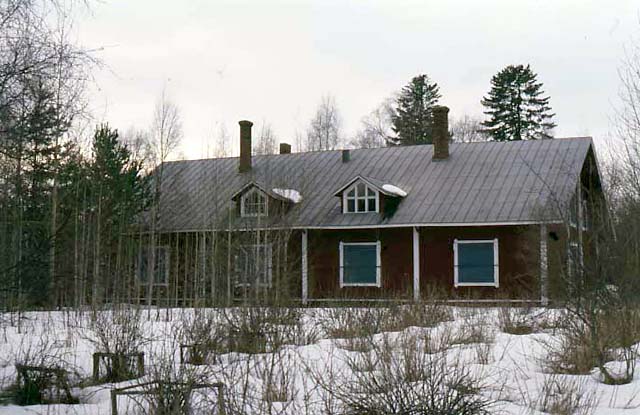 Maikkulan reservikomppanian miehistörakennus. Ulla-Riitta Kauppi 1999