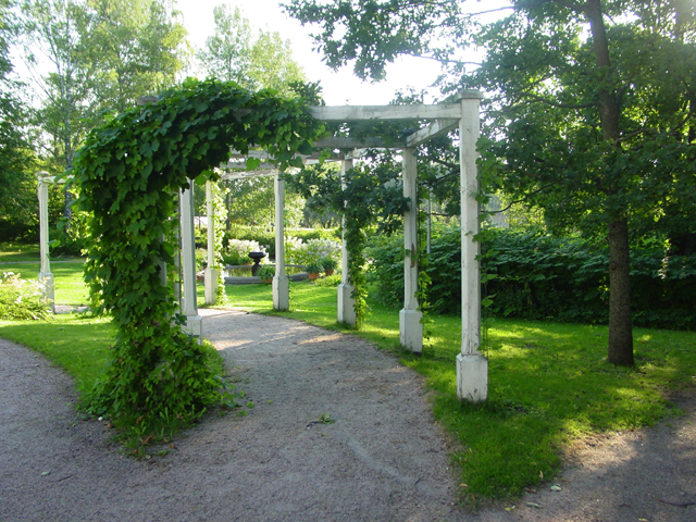 Auroran kukkatarha Träskändan kartanon puistossa. Saara Vilhunen 2007