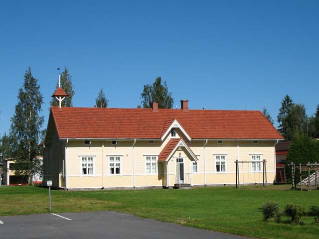 Tuomarniemen metsänvartijakoulun rakennuksia, kurssirakennus eli Vellikellotalo. Tuija Mikkonen 2007