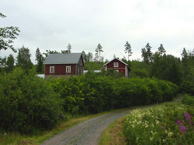 Rakennuksia Nummijärven Seppälässä Karjalohjalla. Johanna Forsius 2007