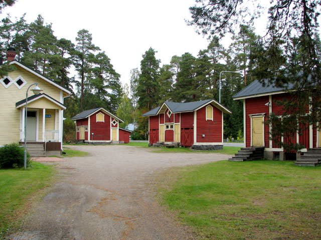 Lapinlahden aseman kaksoisvahtitupa ja sen talousrakennuksia. Jari Heiskanen 2007