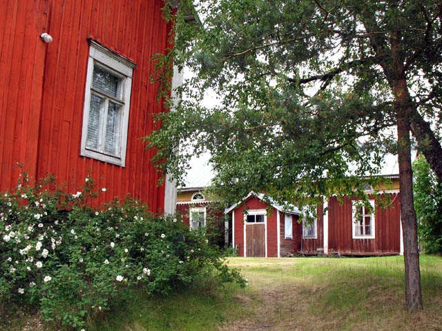 Storsandsundin kylän rakennuksia. Tuija Mikkonen 2006