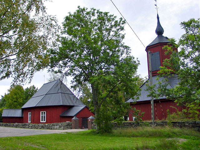 Västanfjärdin vanha kirkko tapuleineen. Minna Pesu 2007