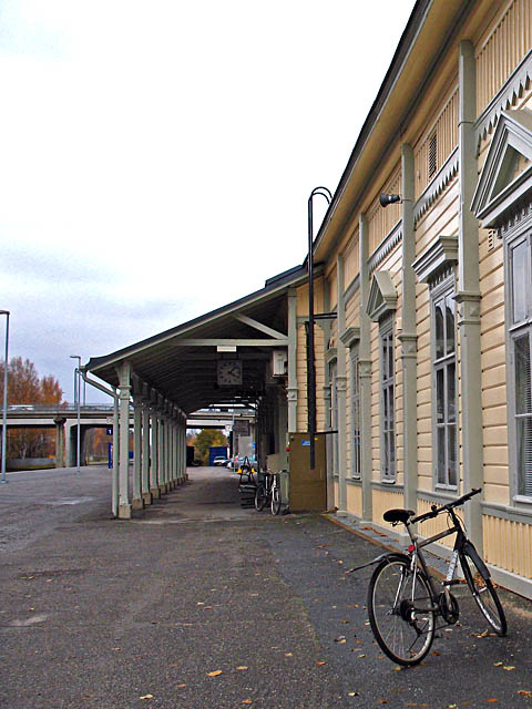 Vaasan rautatieaseman laiturikatos. Timo-Pekka Heima 2007