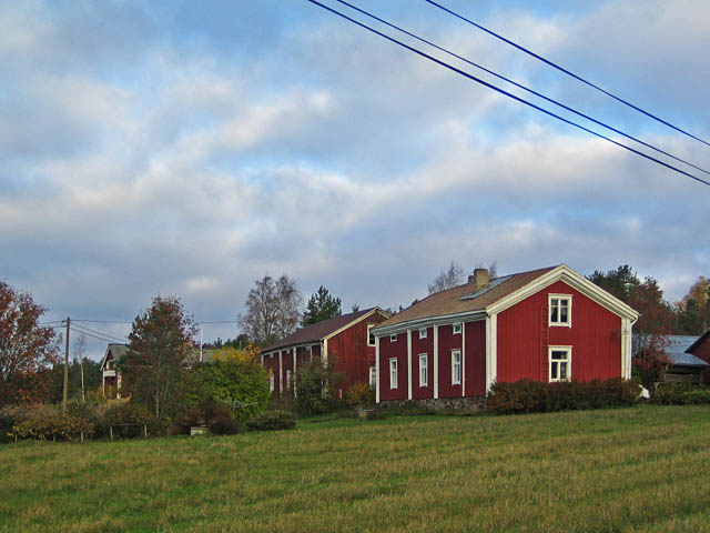 Jokelan, Mäkipellon ja Yli-Lassilan talot Evijärven Jokikylässä. Johanna Forsius 2006