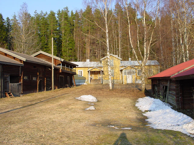 Lavinnon kylän pihapiirejä. Johanna Forsius 2006